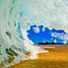 Surfista que fotografa ondas por dentro ganha prêmio e exposição