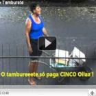 a_tia_do_tamburete