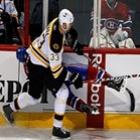 Fratura na vértebra após ser jogado contra o vidro em disputa na NHL (Hockey)