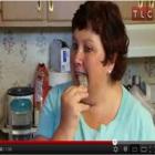 o_que_sera_que_ela_esta_comendo__