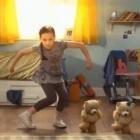 menina_arrebenta_na_danca_com_seus_ursinhos