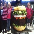 hamburguer_de_153_kg_e_oferecido_em_bar_nos_eua