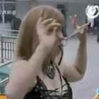 essa_tem_intimidade_com_cobras