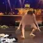 candidato_transforma_idolos_tailandes_em_show_de_horror_ao_tirar_a_roupa_