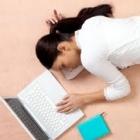 garota_que_nao_consegue_dormir_processa_o_facebook
