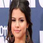 Emergência familiar faz Selena Gomez cancelar shows