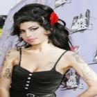 amy_winehouse_e_cantora_que_mais_vendeu_albuns_nesta_decada_na_inglaterra