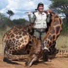 Família mata girafa para se divertir nas férias