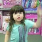 prostesto_de_garotinha_nos_nao_gostamos_so_da_cor_rosa