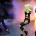 as_piores_quedas_de_celebridades_no_palco