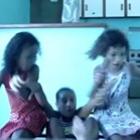 nunca_cante_em_cima_de_uma_mesa_de_vidro