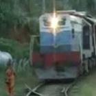 Mulher indiana é atropelada por um trem e sobrevive 