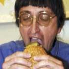 magrelo_come_25_mil_hamburgueres_e_bate_recorde
