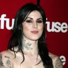 kate_von_d_esta_usando_peruca