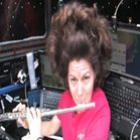  Astronauta toca flauta na Estação Espacial Internacional