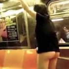 mulher_mostra_bumbum_no_metro_nos_eua