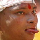 nepales_faz_piercing_na_lingua_