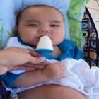 mae_inova_na_alimentacao_de_seu_filho_e_da_picoles_de_leite_materno_para_o_bebe