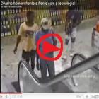 o_velho_homem_frente_a_frente_com_a_escada_rolante