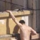 flagrado_amante_foge_nu