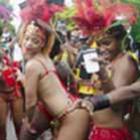 rihanna_se_joga_em_carnaval_de_barbados