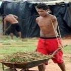 homem_sem_bracos_trabalha_e_supera_defeito_fisico