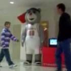 veja_o_urso_troll_no_shopping_center