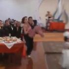 corrida_das_cadeiras_ganha_quem_levar_a_esposa_ate_a_cadeira_primeiro