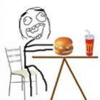 Comendo um lanchinho no McDonald's