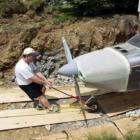 Americano levou 9 anos para construir um avião no porão de casa