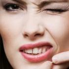 medico_passa_barata_viva_na_pele_e_os_vermes_da_acne_saem_vivos_