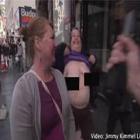 mulher_mostra_os_seios_enquanto_reporter_fazia_entrevista_