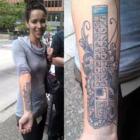  Designer tatua interface do Photoshop no braço para demonstrar seu amor...