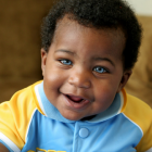 bebe_afroamericano_nasce_com_lindos_olhos_azuis