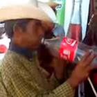transformando_uma_garrafa_vazia_em_trompete