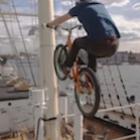 Acrobacias em cima de uma Bicicleta na Suécia