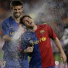 Festa dá para tudo: Piqué bate no carro de Messi