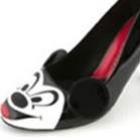 mickey_mouse_ganha_sapato_em_sua_homenagem