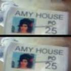 Papelotes de cocaína com foto de Amy Winehouse