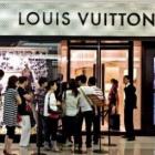 Consumidores chineses representam 30% das vendas globais de artigos de luxo
