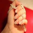empresa_londrina_craveja_diamantes_nas_unhas_das_clientes_por_us$_51_mil