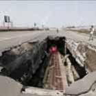 caminhao_e_engolido_por_buraco_na_china