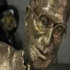 Artista húngaro faz escultura de Steve Jobs usando bronze