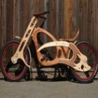 artesaos_criam_bicicleta_de_madeira_reutilizada