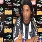 Ronaldinho irrita patrocinador ao aparecer com concorrente