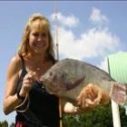 mulher_pesca_tilapia_gigante_e_bate_recorde_mundial