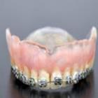 secretaria_encomenda_dentadura_com_aparelho_para_ficar_mais_jovem