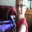 menino_arranca_dente_de_leite_com_arma_de_brinquedo