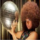 com_132_m_de_circunferencia_americana_tem_maior_cabelo_afro_do_mundo