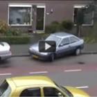 como_e_que_loira_estaciona_um_carro